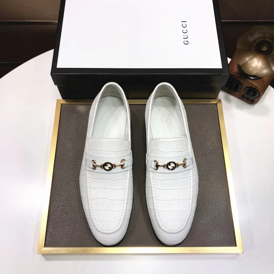 Men's shoes💰500💰Italy's top luxury men's shoe giant (GUCCI) (Gucci) (full cowhide lining) new arrival🍃Original European style🔰 Pleasant to the eye😍In order to make the shoes more durable and non-deformable🌀The production continues to follow traditional methods but there is still no lack of innovation💪Choose original sheepskin for the leather♻️ Smooth and natural And extra bright ⭐Made of imported cowhide, the first choice of rich people 38-45 (45 customized)